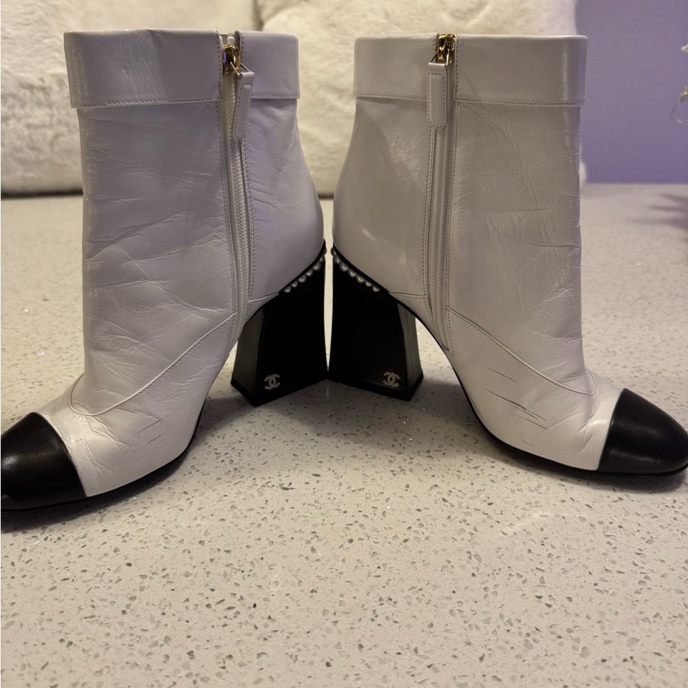 White and Black Leather Ankle Boots - Picture 4 of 7